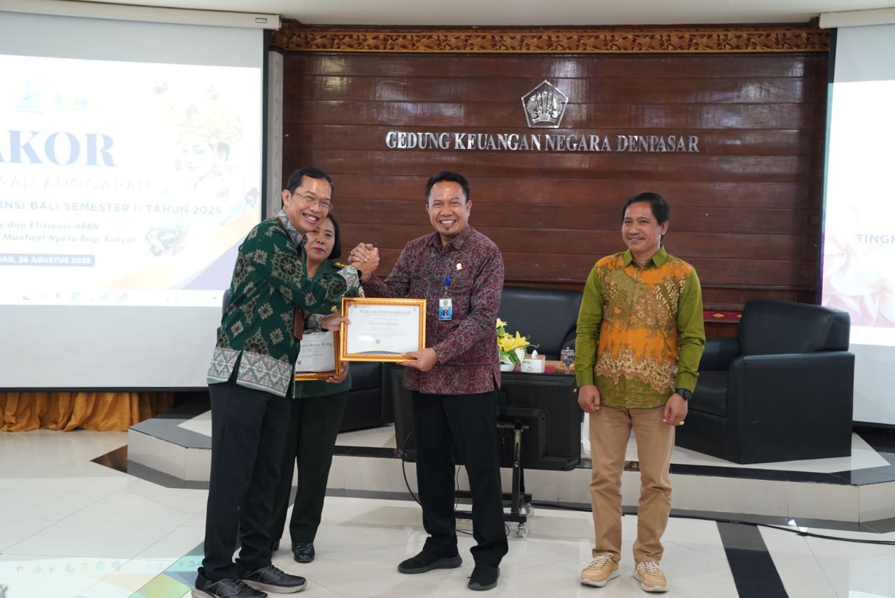 Unud Raih Dua Penghargaan Terkait Pelaksanaan Anggaran Semester I dari DJPb Provinsi Bali